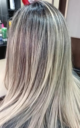 Técnica de Balayage para un contraste armónico y perfecto.